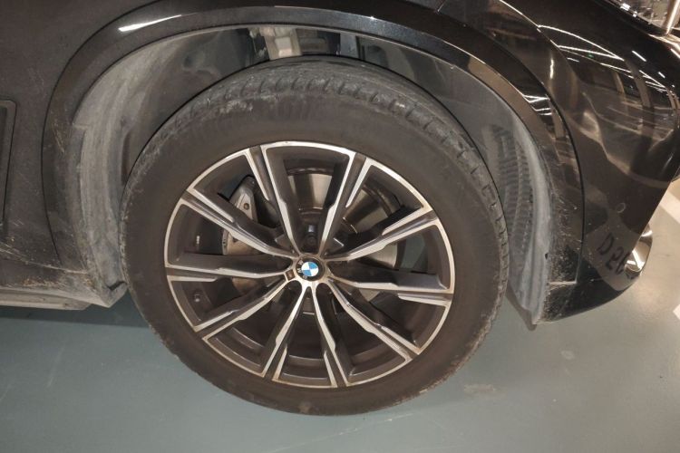 Used BMW X5 2021 xDrive40i M Sport Package Right Front Wheel Hub