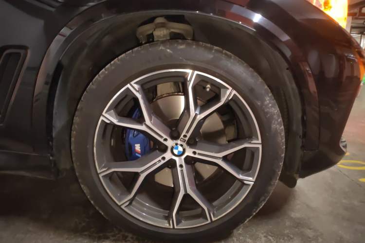 Used BMW X5 2021 Restyled xDrive40i Luxury Version M Sport Package Right Front Wheel Hub
