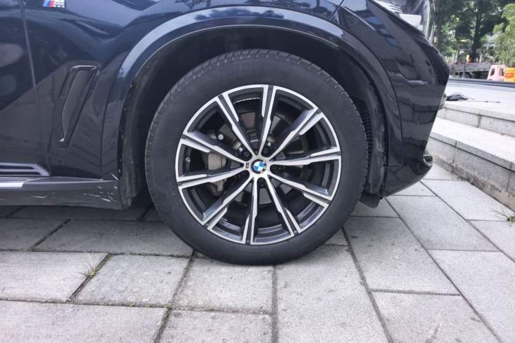 Used BMW X5 2021 xDrive30i M Sport Package Right Front Wheel Hub