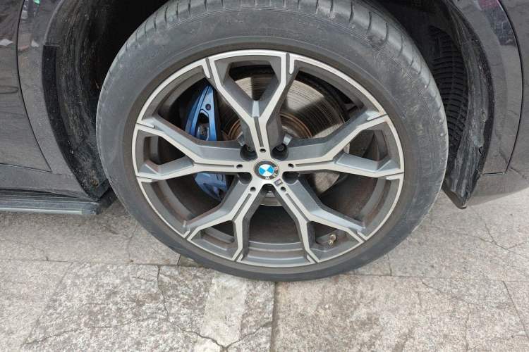 Used BMW X5 2021 Restyled xDrive40i Luxury Version M Sport Package Right Front Wheel Hub