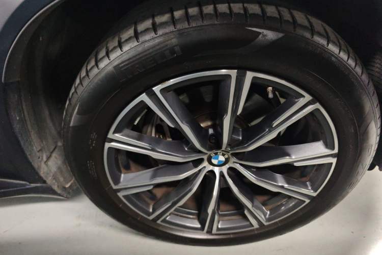 Used BMW X5 2021 Restyled xDrive40i M Sport Package Right Front Wheel Hub