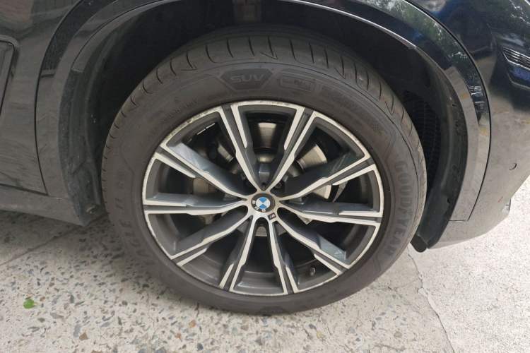 Used BMW X5 2021 Restyled xDrive30i M Sport Package Right Front Wheel Hub