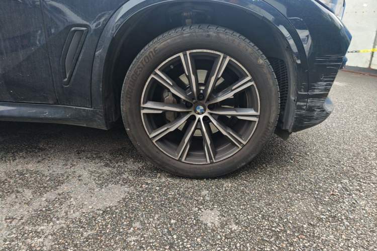 Used BMW X5 2021 xDrive30i M Sport Package Right Front Wheel Hub