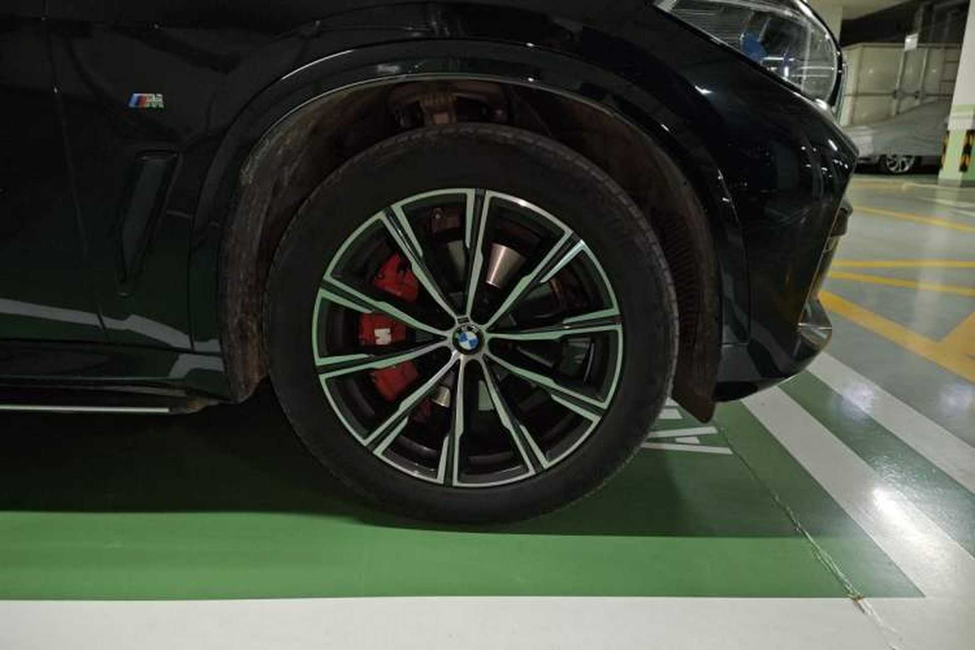Used BMW X5 2021 Restyled xDrive40i M Sport Package Right Front Wheel Hub