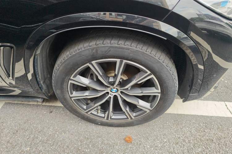 Used BMW X5 2021 xDrive40i M Sport Package Right Front Wheel Hub