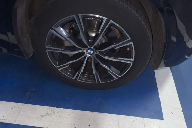 Used BMW X5 2021 xDrive30i M Sport Package Right Front Wheel Hub