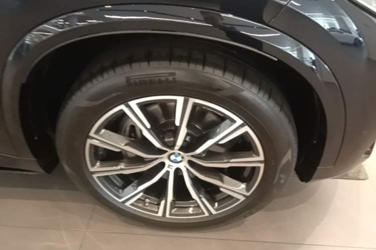 Used BMW X5 2021 Restyled xDrive40i M Sport Package Right Front Wheel Hub