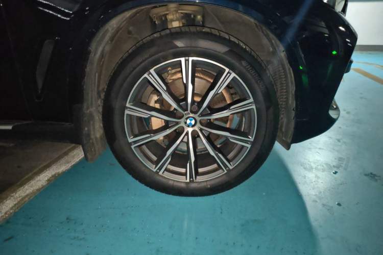 Used BMW X5 2021 Restyled xDrive30i M Sport Package Right Front Wheel Hub