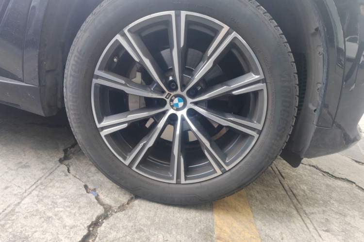 Used BMW X5 2021 xDrive30i M Sport Package Right Front Wheel Hub