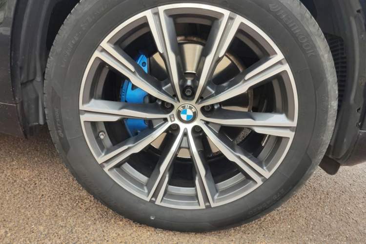 Used BMW X5 2021 xDrive40i M Sport Package Right Front Wheel Hub