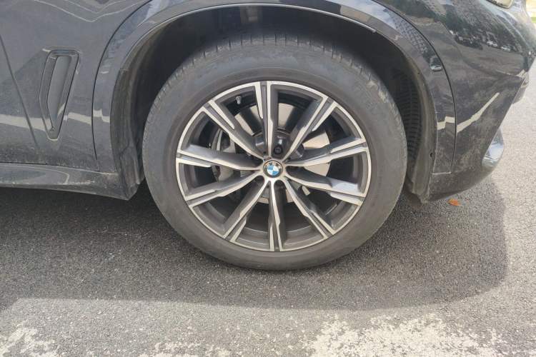 Used BMW X5 2021 Restyled xDrive40i M Sport Package Right Front Wheel Hub