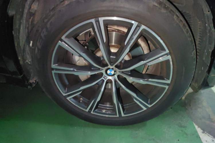 Used BMW X5 2021 Restyled xDrive30i M Sport Package Right Front Wheel Hub