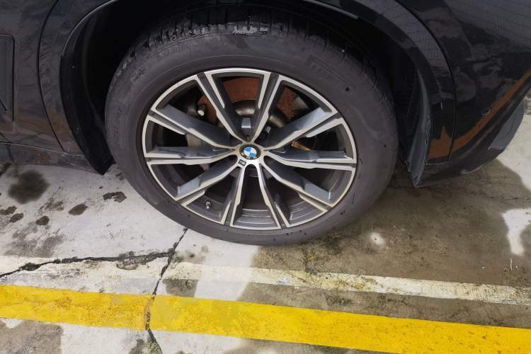 Used BMW X5 2021 xDrive30i M Sport Package Right Front Wheel Hub