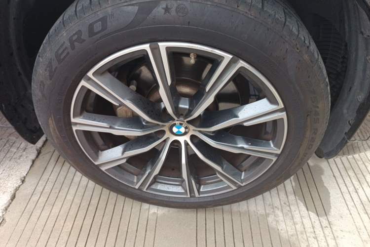 Used BMW X5 2021 Restyled xDrive30i M Sport Package Right Front Wheel Hub