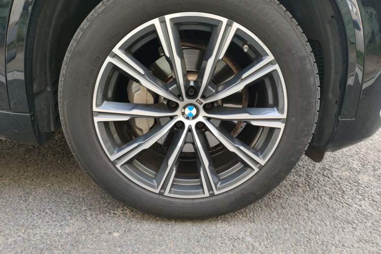 Used BMW X5 2021 xDrive30i M Sport Package Right Front Wheel Hub