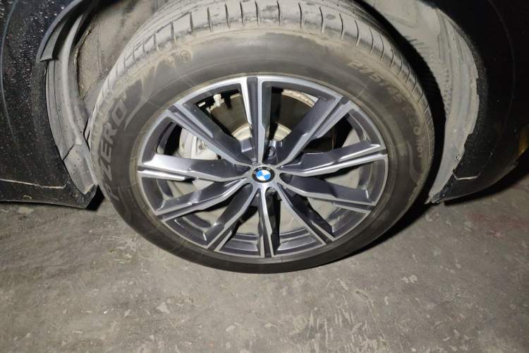Used BMW X5 2021 xDrive40i M Sport Package Right Front Wheel Hub
