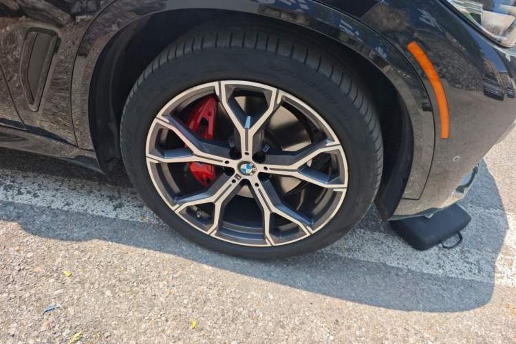 Used BMW X5 2021 xDrive40i M Sport Package Right Front Wheel Hub