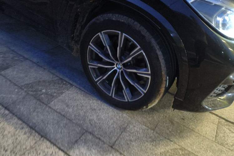 Used BMW X5 2021 xDrive40i M Sport Package Right Front Wheel Hub
