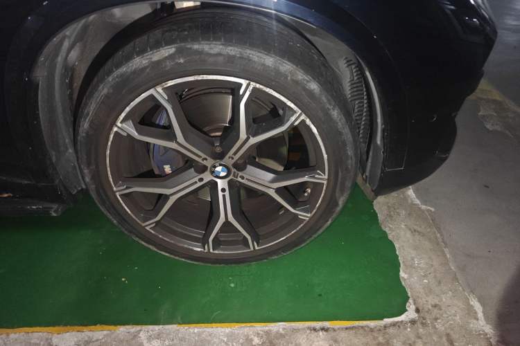 Used BMW X5 2021 Restyled xDrive40i Luxury Version M Sport Package Right Front Wheel Hub