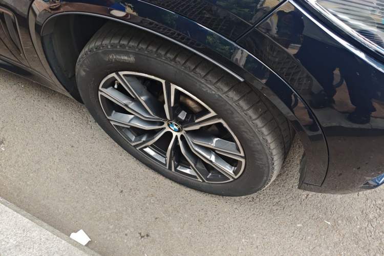 Used BMW X5 2021 xDrive30i M Sport Package Right Front Wheel Hub