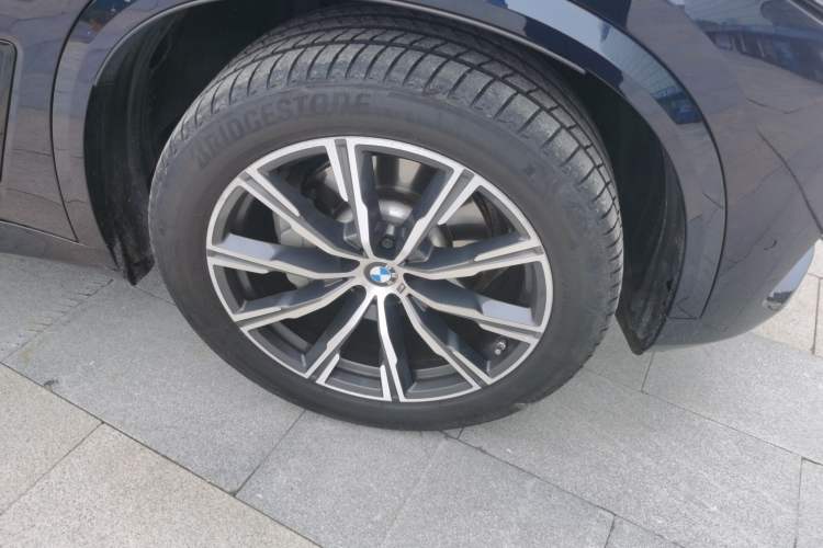 Used BMW X5 2021 Restyled xDrive30i M Sport Package Right Front Wheel Hub