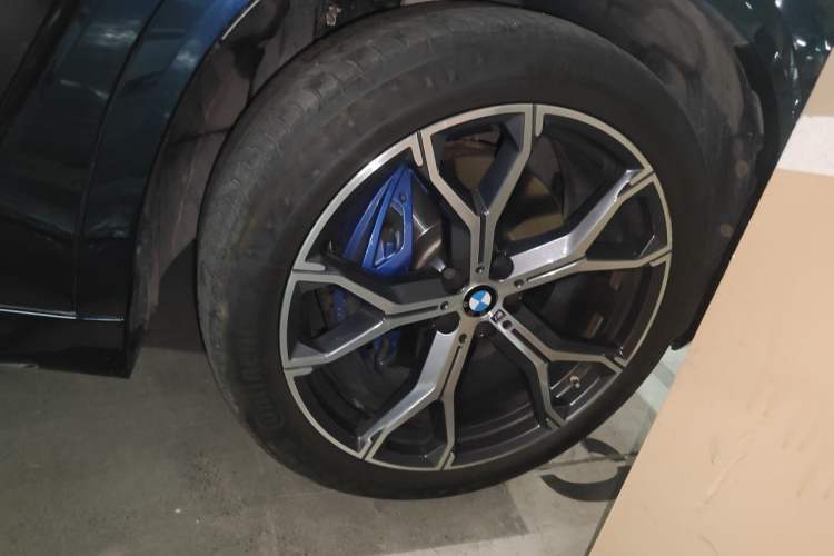 Used BMW X5 2021 Restyled xDrive40i Luxury Version M Sport Package Right Front Wheel Hub