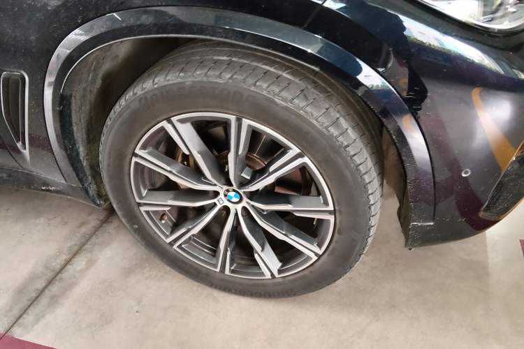 Used BMW X5 2021 Restyled xDrive40i M Sport Package Right Front Wheel Hub