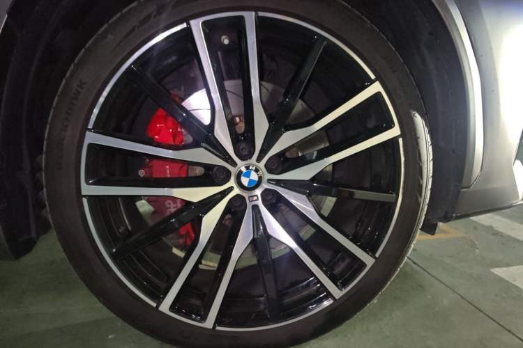 Used BMW X5 2021 xDrive40i M Sport Package Right Front Wheel Hub