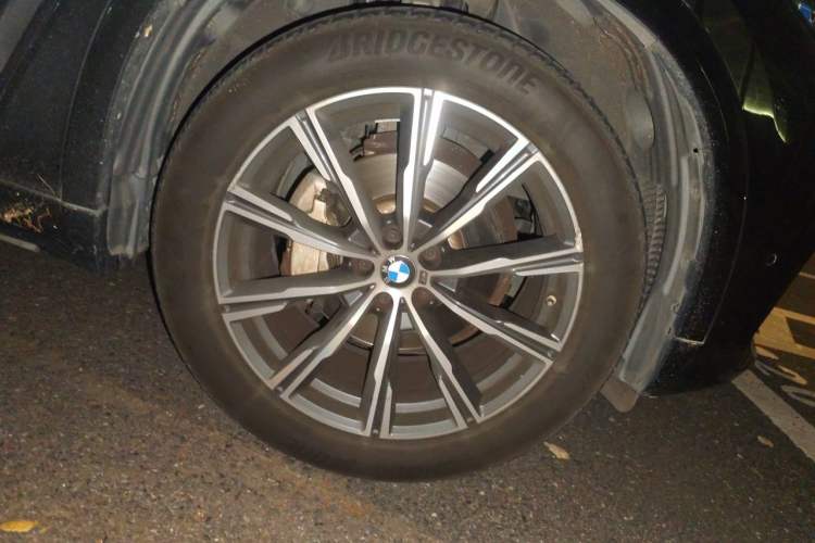 Used BMW X5 2021 Restyled xDrive30i M Sport Package Right Front Wheel Hub