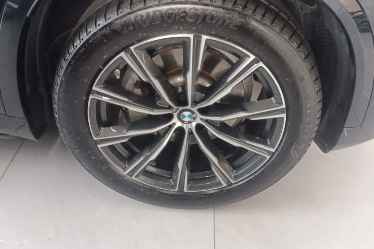 Used BMW X5 2021 xDrive30i M Sport Package Right Front Wheel Hub