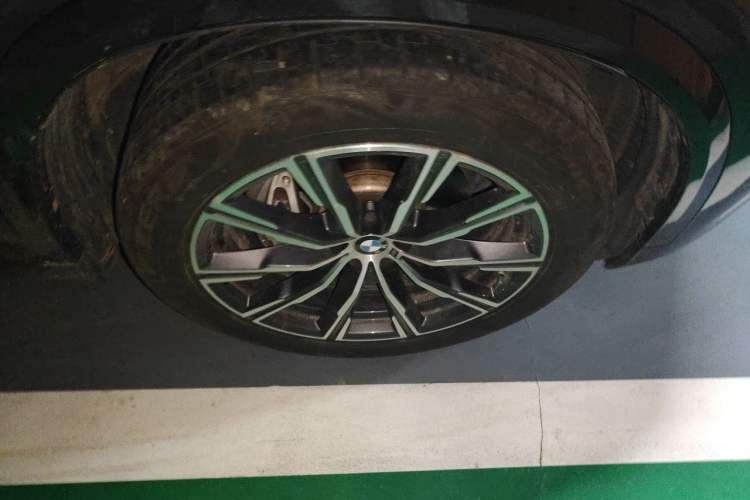 Used BMW X5 2021 Restyled xDrive40i M Sport Package Right Front Wheel Hub