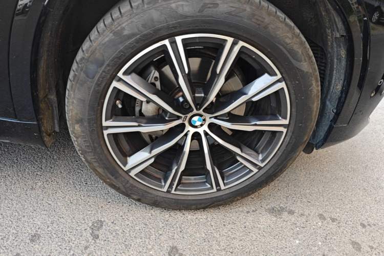 Used BMW X5 2021 Restyled xDrive40i M Sport Package Right Front Wheel Hub