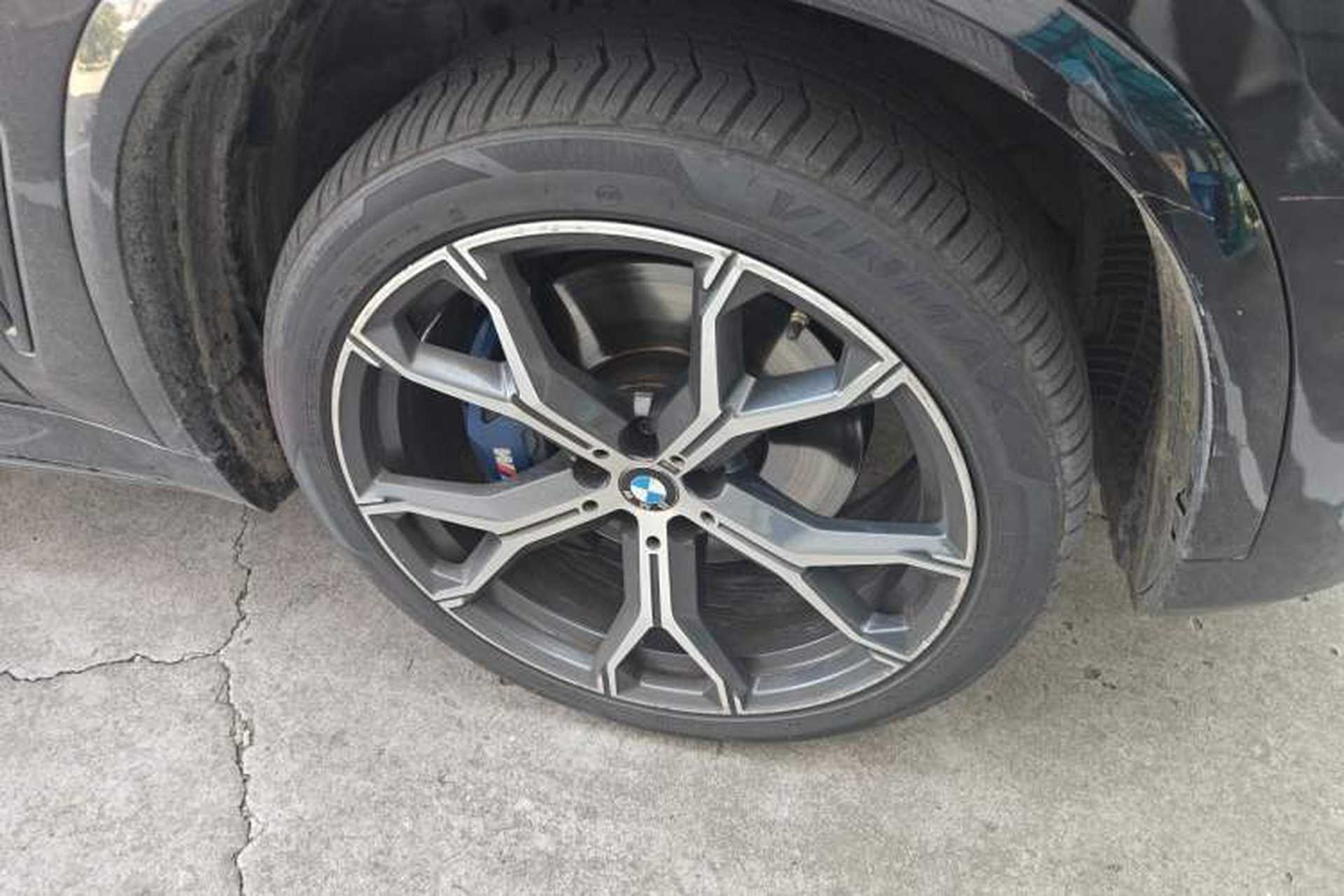 Used BMW X5 2021 Restyled xDrive40i Luxury Version M Sport Package Right Front Wheel Hub
