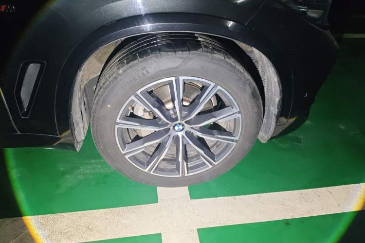 Used BMW X5 2021 xDrive30i M Sport Package Right Front Wheel Hub
