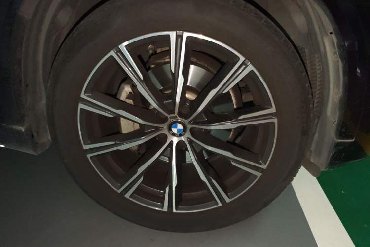 Used BMW X5 2021 xDrive30i M Sport Package Right Front Wheel Hub