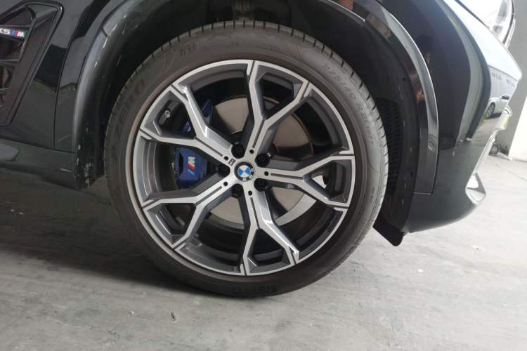 Used BMW X5 2021 Restyled xDrive40i Luxury Version M Sport Package Right Front Wheel Hub