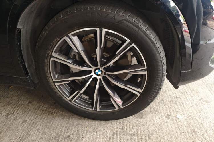 Used BMW X5 2021 xDrive40i M Sport Package Right Front Wheel Hub