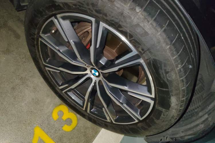 Used BMW X5 2021 xDrive40i M Sport Package Right Front Wheel Hub