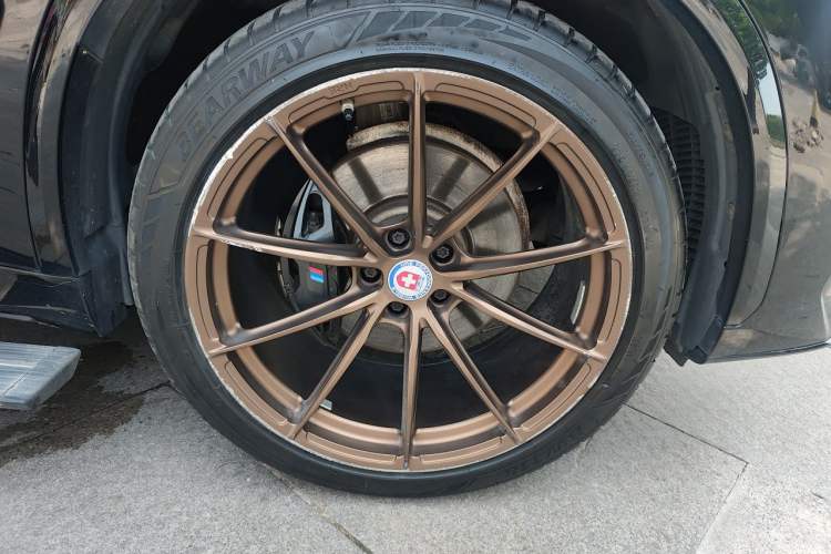 Used BMW X5 2021 Restyled xDrive40i M Sport Package Right Front Wheel Hub