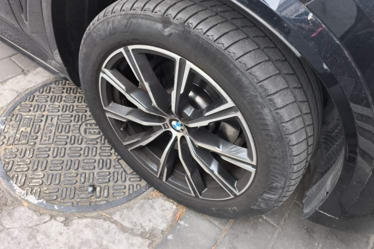 Used BMW X5 2021 xDrive30i M Sport Package Right Front Wheel Hub