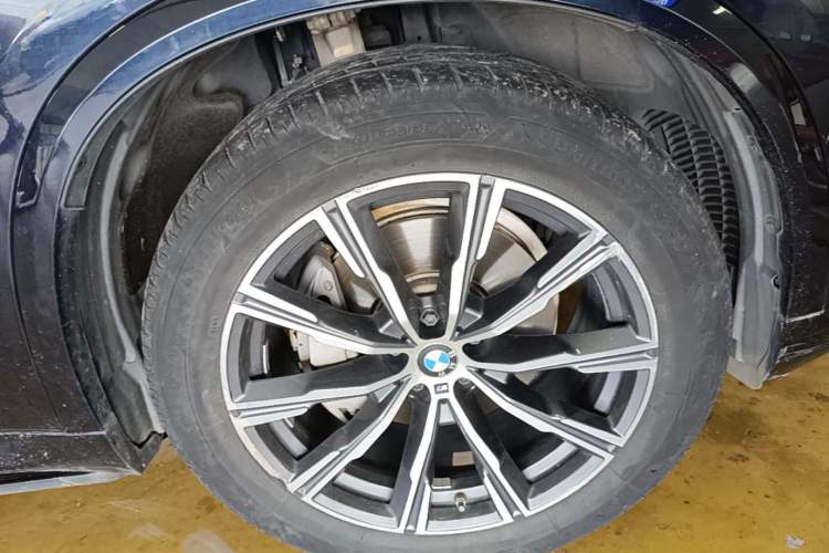 Used BMW X5 2021 xDrive40i M Sport Package Right Front Wheel Hub