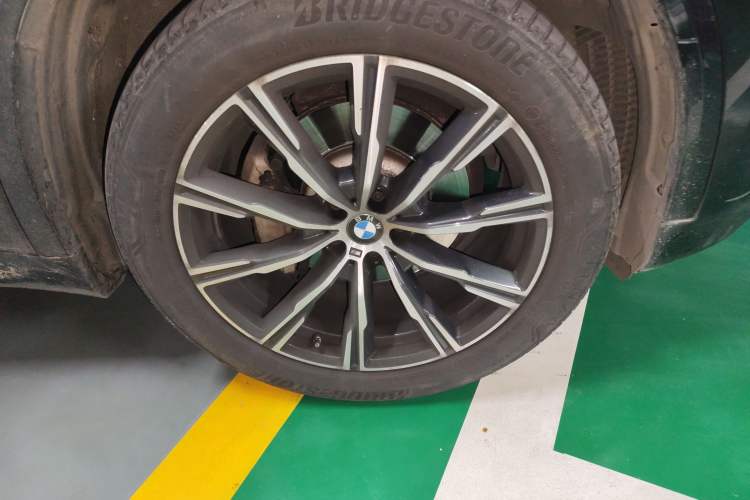 Used BMW X5 2021 xDrive30i M Sport Package Right Front Wheel Hub