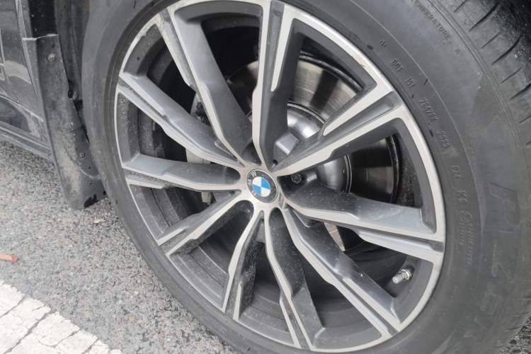 Used BMW X5 2021 xDrive30i M Sport Package Right Front Wheel Hub
