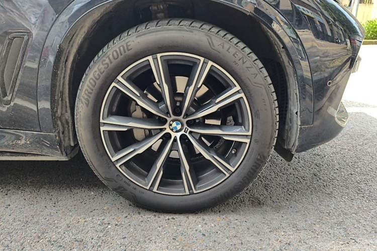 Used BMW X5 2021 xDrive30i M Sport Package Right Front Wheel Hub