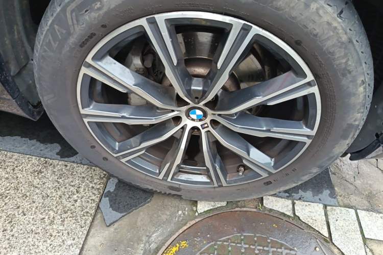 Used BMW X5 2021 xDrive30i M Sport Package Right Front Wheel Hub