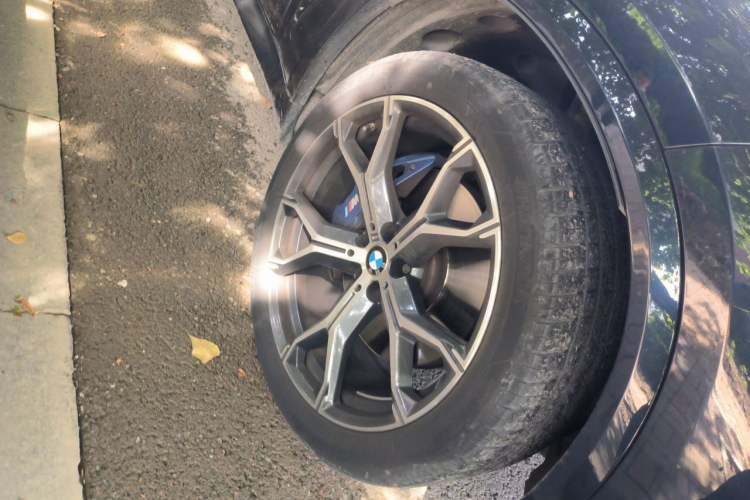 Used BMW X5 2021 Restyled xDrive40i Luxury Version M Sport Package Right Front Wheel Hub