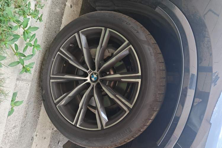 Used BMW X5 2021 Restyled xDrive30i M Sport Package Right Front Wheel Hub