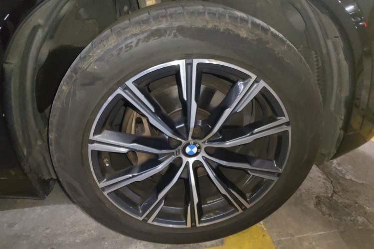 Used BMW X5 2021 Restyled xDrive40i M Sport Package Right Front Wheel Hub