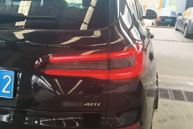 Used BMW X5 2021 xDrive40i Luxury Model with M Sport Package Right Rear Taillight