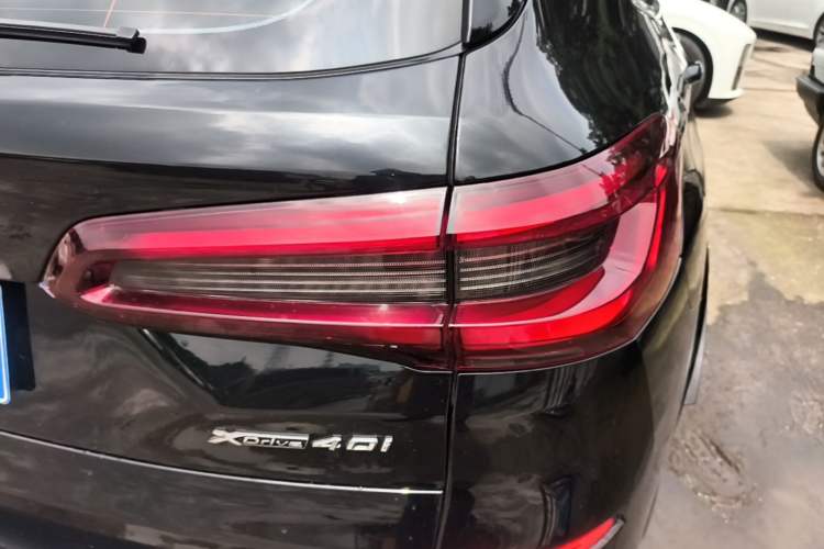 Used BMW X5 2021 xDrive40i Luxury Model with M Sport Package Right Rear Taillight